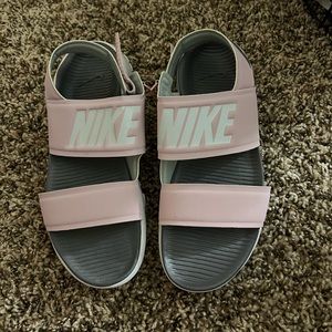 Womens Nike Sandals NWT